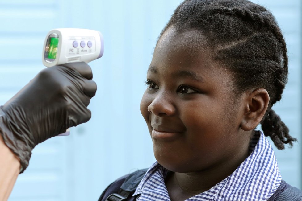 Žáci a studenti po celém světě se vracejí do škol po pandemii koronaviru (2. června 2020)