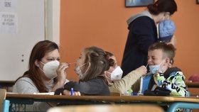 Na Základní škole Rovniny v Hlučíně na Opavsku byla obnovena výuka pro žáky prvního stupně (12. 4. 2021).