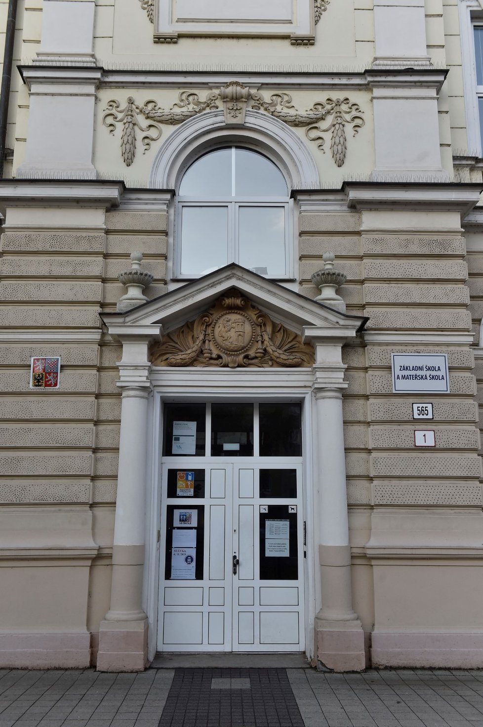 Stávka učitelů: ZŠ Kupkova v Břeclavi se 6. listopadu 2019 připojila ke stávce učitelů (6. 11. 2019)
