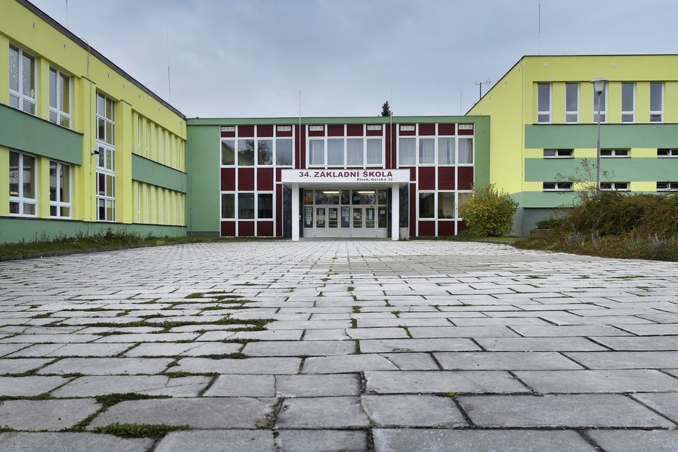 Stávka učitelů: 34. základní škola v Gerské ulici v Plzni (6. 11. 2019)