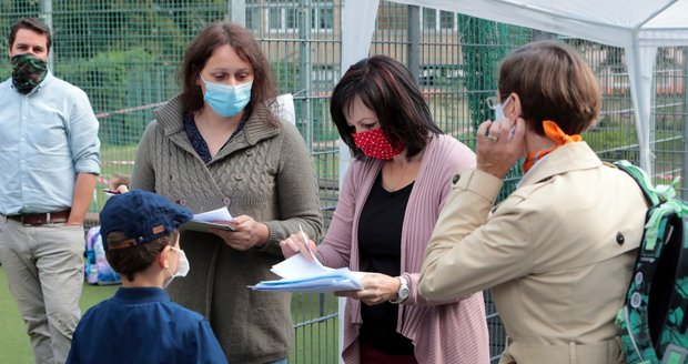 Koronavirus v Česku: Do lavic se opět vrací i žáci druhého stupně. (ilustrační foto)