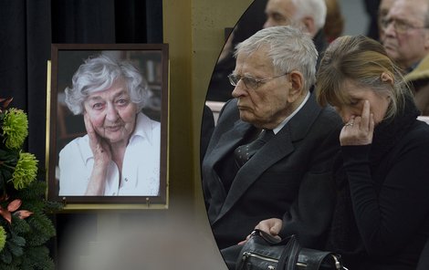 Jan Skopeček se rozloučil se svou životní partnerkou Věrou Tichánkovou. Po jeho levici sedí jejich dcera Marie.