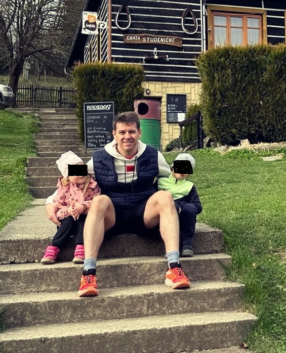 Poslanec Jan Skopeček (ODS) s dětmi během Velikonoc (31.3.2024)