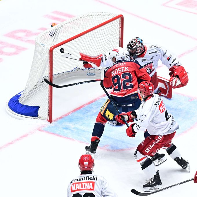 ONLINE: Pardubice - Hradec 1:1. Mountfield dvakrát zachránilo video. Bitka ve Vítkovicích ONLINE: Pardubice - Hradec 1:1. Mountfield dvakrát zachránilo video. Bitka ve Vítkovicích