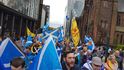 Lidé ve skotském Glasgow protestovali za nezávislost Skotska.
