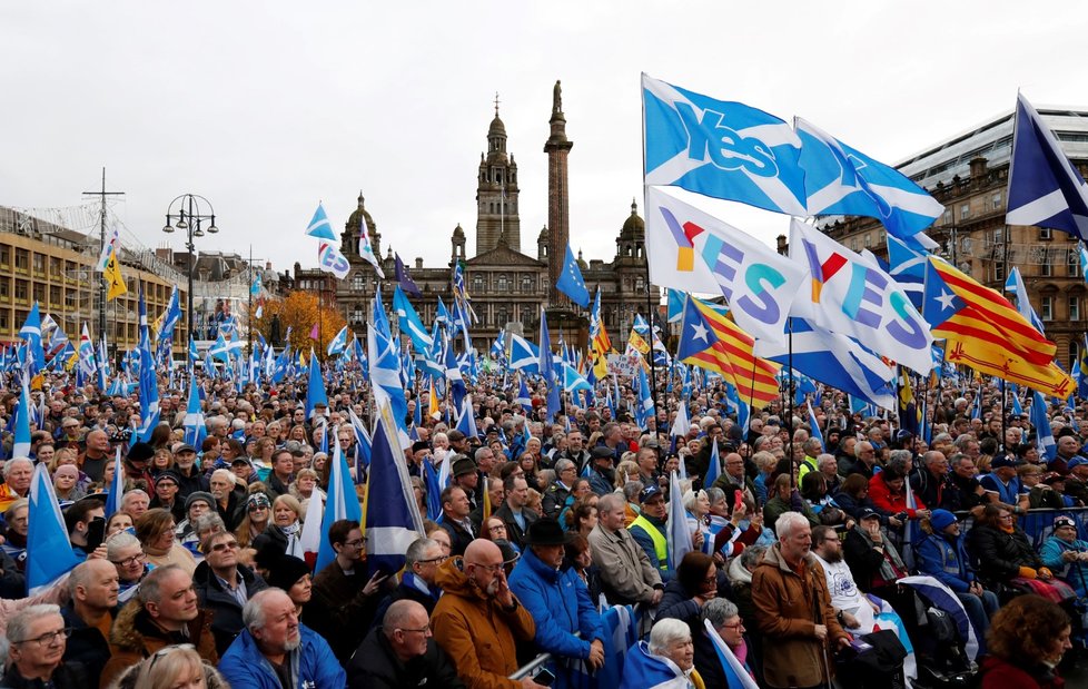 Skotové stojí o to zůstat v Evropské unii. Chtějí referendum o nezávislosti na Londýně (2. 11. 2019).