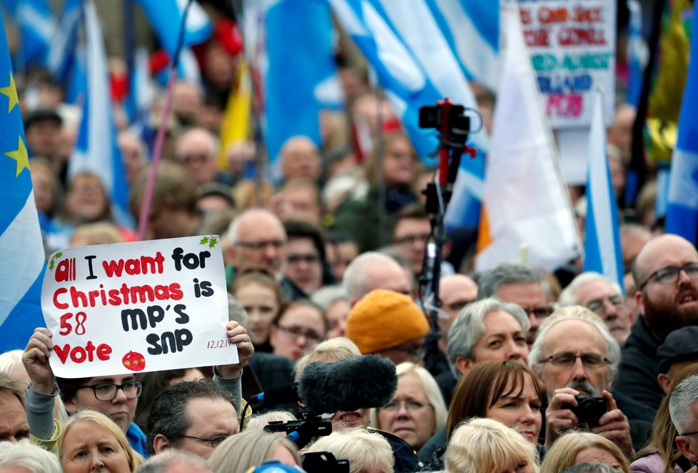 Skotové stojí o to zůstat v Evropské unii. Chtějí referendum o nezávislosti na Londýně (2. 11. 2019).