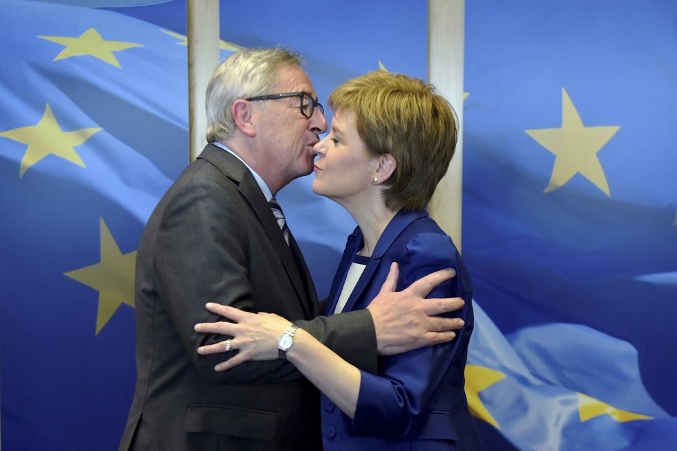 Skotská premiérka Nicola Sturgeonová a Jena-Claude Juncker