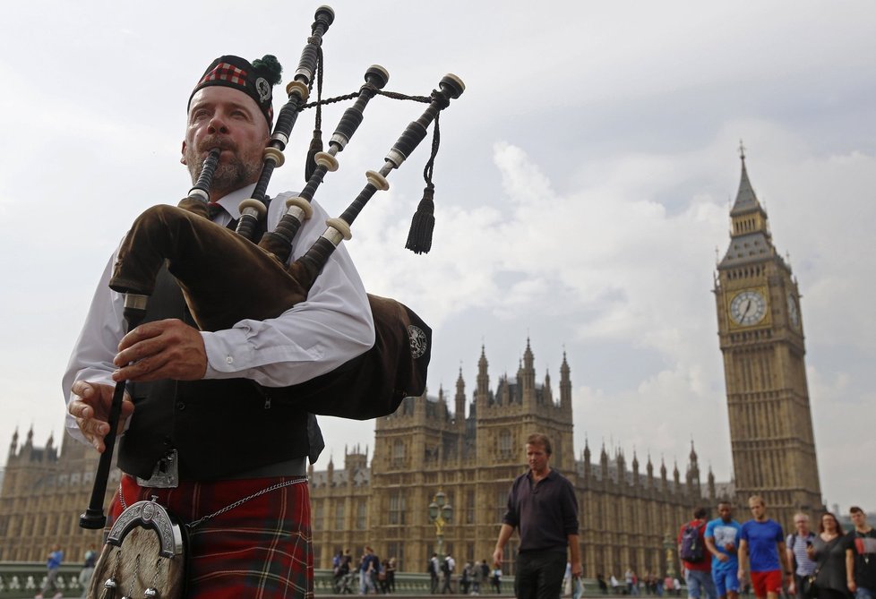 Po sečtení většiny okrsků je proti odtržení Skotska od Británie více než 55%.