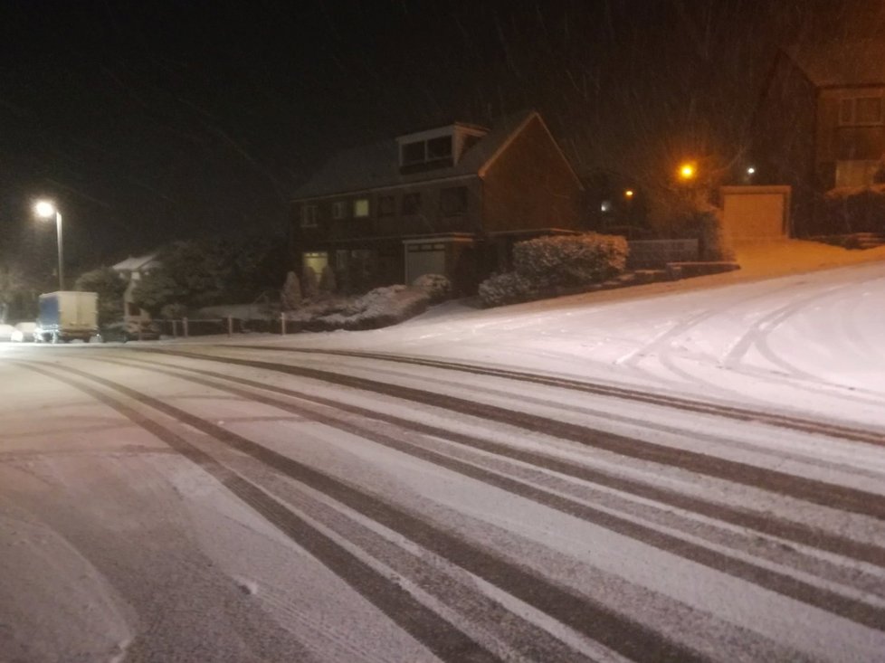 Napadlý sníh může komplikovat situaci řidičům, sledujte radar Blesku (archivní foto)