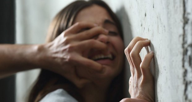 Horor v Havířově: U domu našli ženu zbitou do krve! Znásilnit ji mělo několik mužů