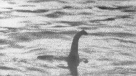 Lochnesská příšera podle vědců neexistuje. První snímek Nessie z 30. let 20. století byl podvrh.