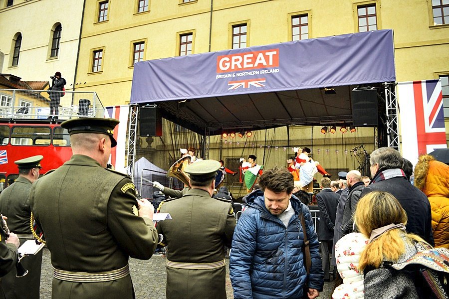 Velká Británie na Malostranském náměstí.