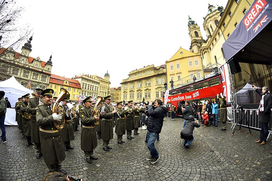 Velká Británie na Malostranském náměstí.