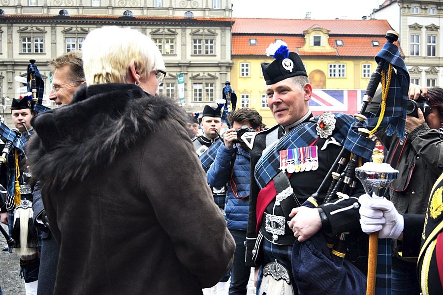 Velká Británie na Malostranském náměstí.