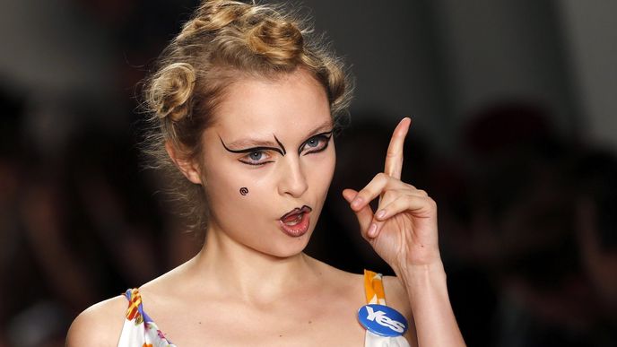 Slavná návrhářka Vivienne Westwoodová řekla jasné ano nezávislosti Skotska i na London Fashion Week.