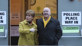Skotská expremiérka Nicola Sturgeonová s manželem.