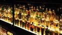 Část největší sbírky whisky na světě v The Scotch Whisky Experience
