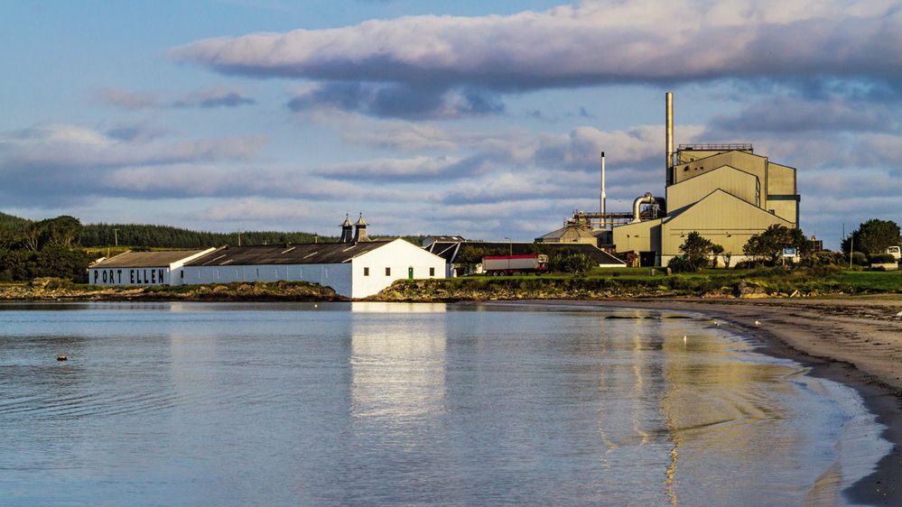 Z palírny Port Ellen je od roku 1983 v provozu pouze sladovna. Její majitel, koncern Diageo, hodlá palírnu opět zprovoznit. Lahve staré whisky Port Ellen se prodávají za ceny kolem sto tisíc korun.