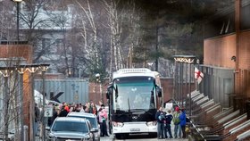 Od americké ambasády v Moskvě ráno odjely tři autobusy