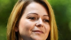 Julia Skripalová se poprvé po otravě ukázala na veřejnosti (23. květen 2018)