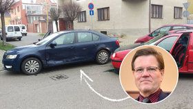 Nehoda senátora Škromacha (modrá škodovka) na křižovatka ulic Havlíčkova a Štefánikova