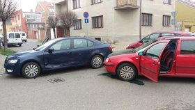Nehoda senátora Škromacha (modrá škodovka) na křižovatka ulic Havlíčkova a Štefánikova