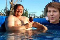 Škromach dostal sodu od komunistky: Víno patří k vašemu bazénku, ne na silnice