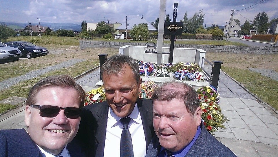 Škromach si loni vyfotil selfie i u pomníku obětí nacismu