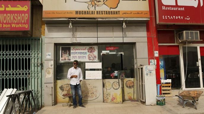 Skromný restaurant Zaíka vlastněný dvěma indickými bratry nabízí jídlo zdarma chudým dělníkům