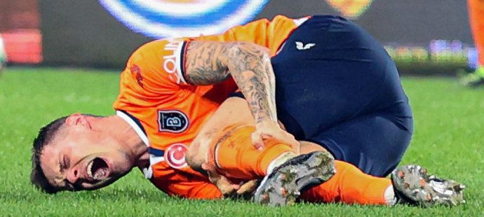 Slovenský fotbalista Martin Škrťel se vážně zranil.