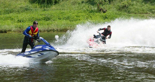 Brno: Na přehradě motorové čluny a skútry nechceme! Ministerstvo: O tom nerozhodujete!