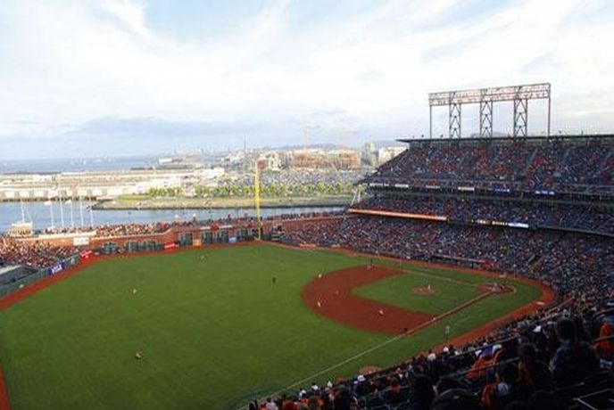 Skvělá podívaná. AT&T Park nabízí kromě baseballových šampionů
domácího týmu Giants i nádherné výhledy na friskou zátoku