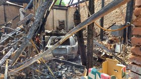 Škody po požáru stodoly ve Škvořeticích jdou do milionů.