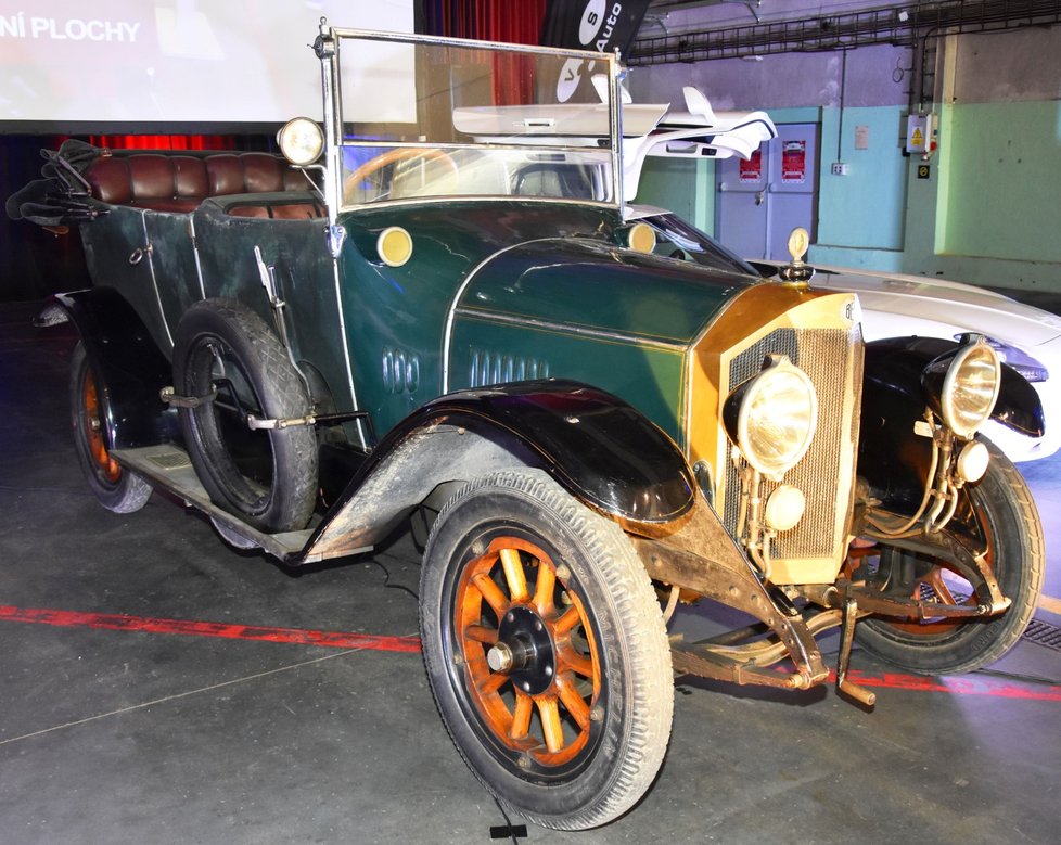 Mercedes – Benz 10 – 30 z roku 1914 má cenu 14,8 miliónu korun.