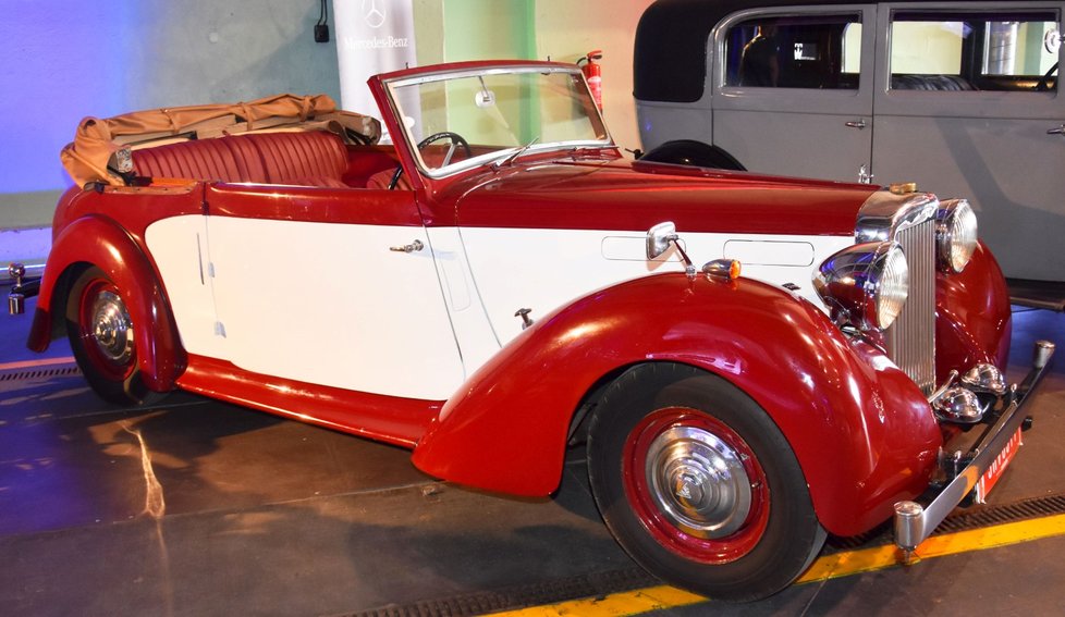 Automobil Alvis z roku 1949.