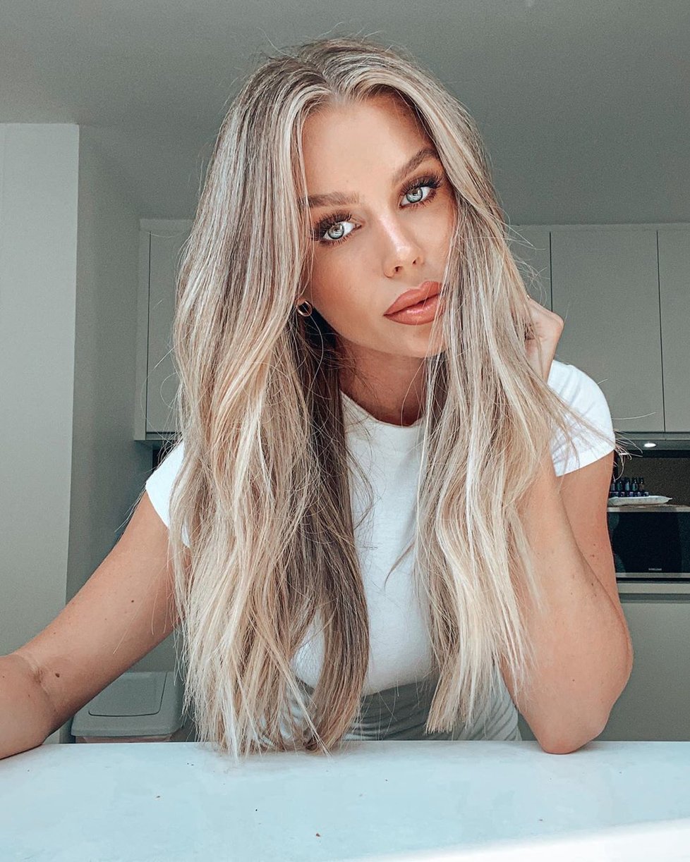 Sexy blondýnka a hvězda instagramu Skye Wheatleyová.