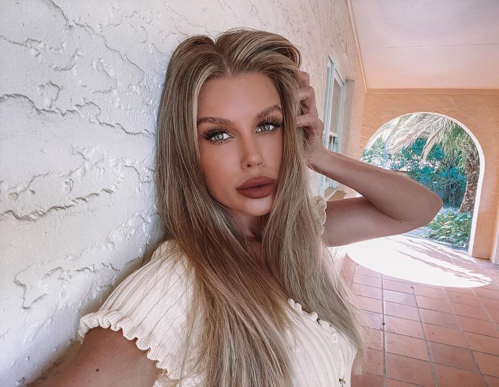 Sexy blondýnka a hvězda instagramu Skye Wheatleyová.