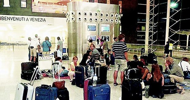 Slováci na letišti v italské Catanii čekali asi 13 hodin