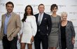 Hvězdy filmu Skyfall. Padouch Javier Bardem (43), bondgirl Naomie Harris (36), Bond Daniel Craig (44), další bondgirl Berenice Marlohe (33) a šéfová agentů Judi Dench (77).