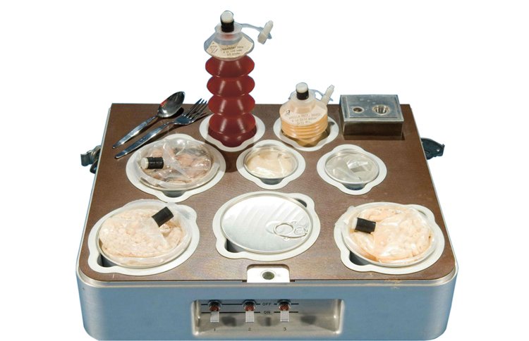 Na stanici SKYLAB (70. léta minulého století) měli astronauti jídlo v úhledných paletách
