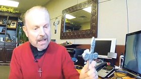 Reverend Bob Larson si založil novou živnost: začal vymítat ďábla přes Skype!