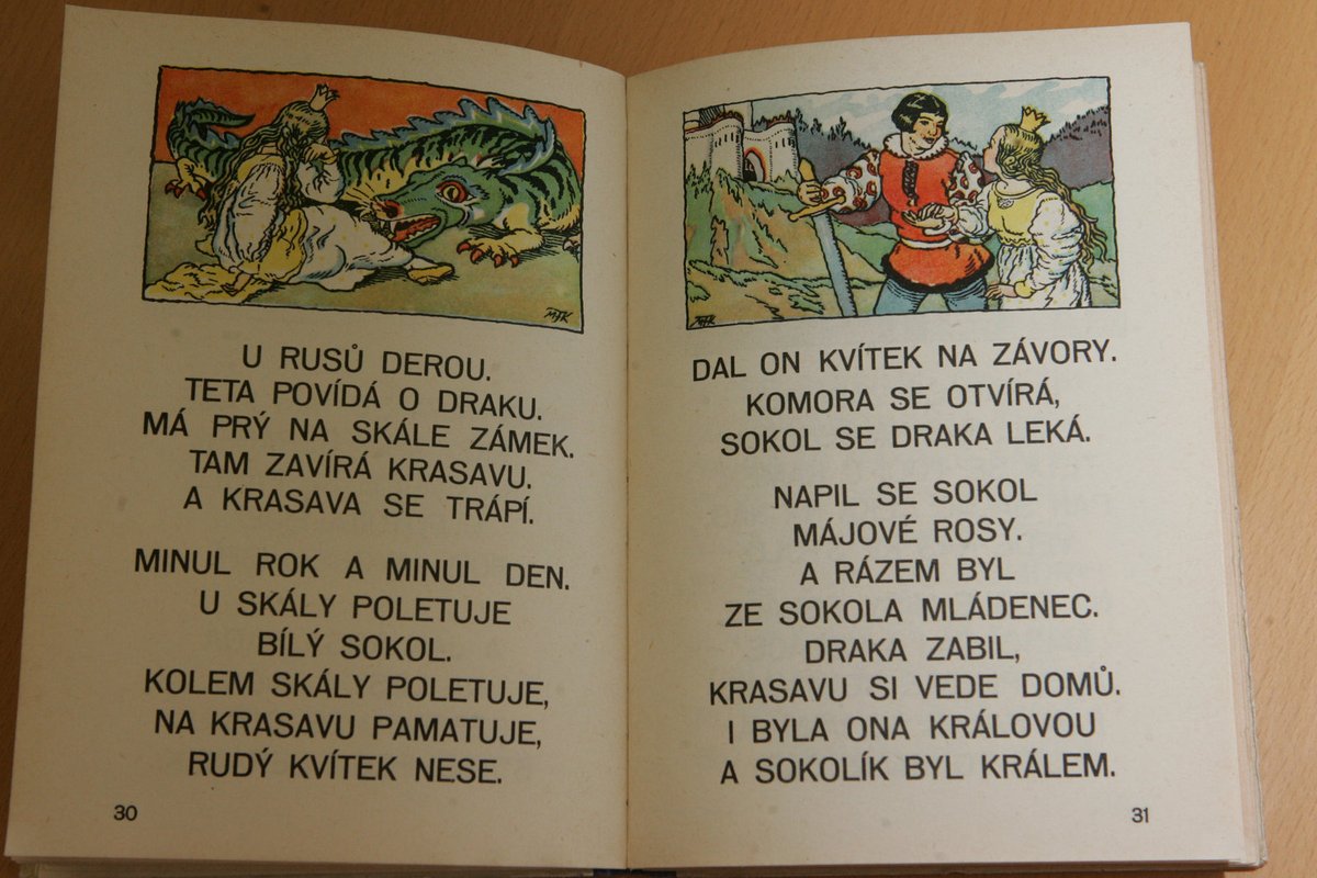 Oblíbený slabikář s názvem Poupata, ze kterého se děti učily v roce 1940.