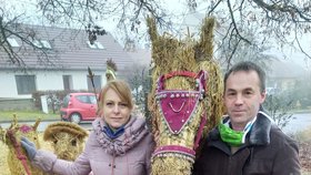 Petr a Martina se chlubí českým rekordem: Unikátní slámový betlém v Pozořicích má 56 figurín v životní velikosti  