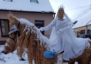 Letos nechybí ani inspirace 50.výročím uvedení slavné pohádky Tři oříšky pro Popelku.