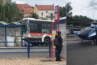 Autobus vjel ve Slaném do autobusové zastávky: Malé dítě zemřelo!