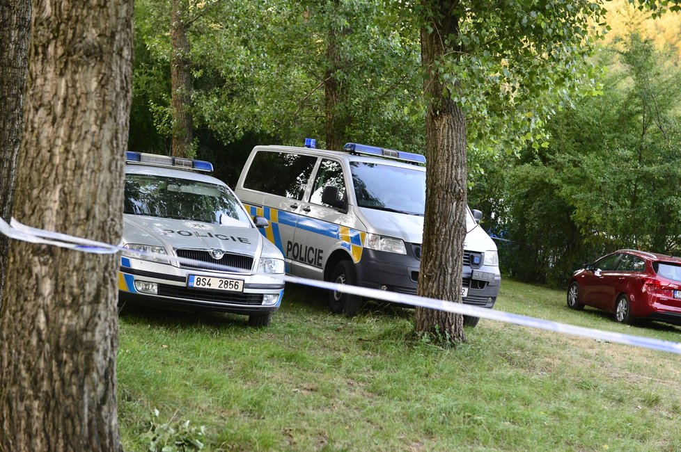 Na Slapech se převrhla plachetnice, jeden muž nehodu nepřežil