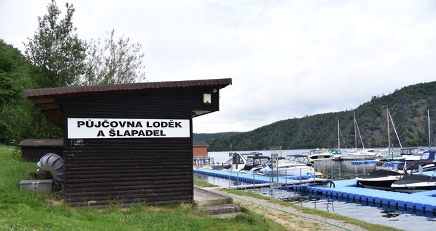 900 kg vážicí plachetnice se na Slpaksé přehradě přehradě potopila 6. července.