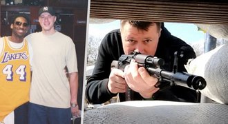 Dvojnásobný šampion NBA brání svou vlast: Vybaven puškou AK-47! Dvojnásobný šampion NBA brání svou vlast: Vybaven puškou AK-47!