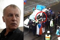 Mluvčí Holešovské výzvy: Blokoval dopravu a pral se s policií